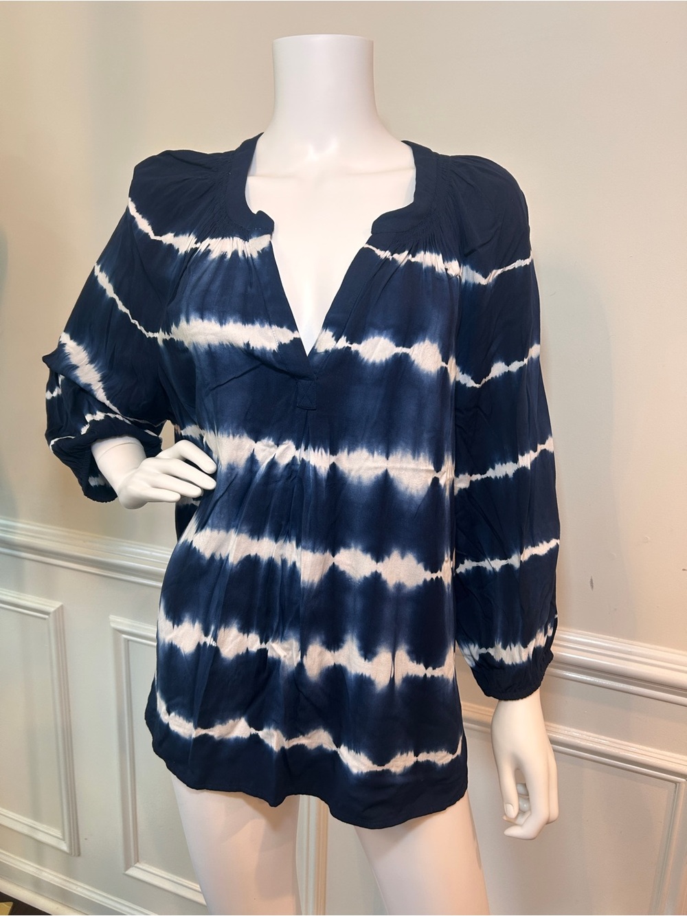 Crown & Ivy Navy Blue And White Horizontal Tie-Dye Peasant Top, Sz. XL